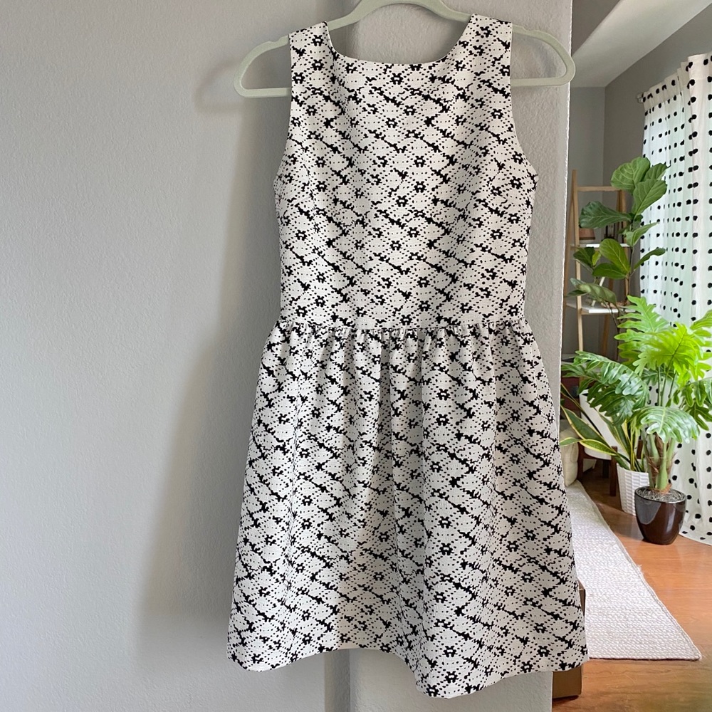 White & black patterned skater dress
